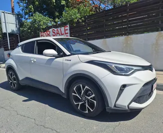 Noleggio auto Toyota C-HR 2020 a Cipro, con carburante Ibrido e 120 cavalli di potenza ➤ A partire da 42 EUR al giorno.