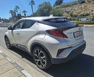 Noleggio Toyota C-HR. Auto Economica, Comfort, Crossover per il noleggio a Cipro ✓ Cauzione di Deposito di 500 EUR ✓ Opzioni assicurative RCT, CDW, SCDW, Furto, Giovane.