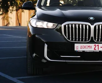 Vista frontale di un noleggio BMW X5 a Larnaca, Cipro ✓ Auto #16467. ✓ Cambio Automatico TM ✓ 0 recensioni.