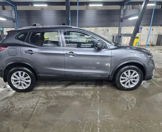 Nissan Rogue 2019 disponibile per il noleggio all'aeroporto di Tbilisi, con limite di chilometraggio di illimitato.