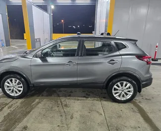 Motore Benzina da 2,0L di Nissan Rogue 2019 per il noleggio all'aeroporto di Tbilisi.