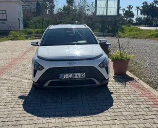 Vista frontale di un noleggio Hyundai Bayon a Alanya, Turchia ✓ Auto #16400. ✓ Cambio Automatico TM ✓ 0 recensioni.