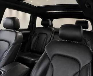 Audi Q7 2012 disponibile per il noleggio a Tirana, con limite di chilometraggio di illimitato.