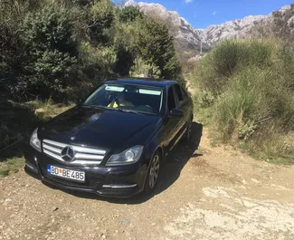 Vista frontale di un noleggio Mercedes-Benz C-Class all'aeroporto di Podgorica, Montenegro ✓ Auto #16214. ✓ Cambio Automatico TM ✓ 0 recensioni.
