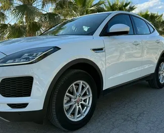 Noleggio Jaguar E-Pace. Auto Premium, Lusso, SUV, Crossover per il noleggio in Spagna ✓ Cauzione di Deposito di 500 EUR ✓ Opzioni assicurative RCT.