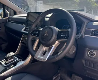 Motore Ibrido da 1,6L di Mitsubishi Xpander Cross 2026 per il noleggio all'aeroporto di Phuket.