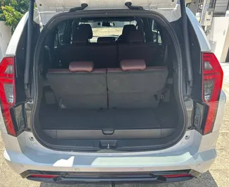 Mitsubishi Pajero Sport 2026 disponibile per il noleggio all'aeroporto di Phuket, con limite di chilometraggio di illimitato.