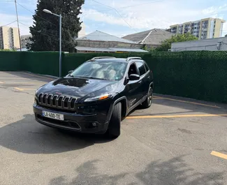 Noleggio auto Jeep Cherokee 2016 in Georgia, con carburante Benzina e 272 cavalli di potenza ➤ A partire da 110 GEL al giorno.