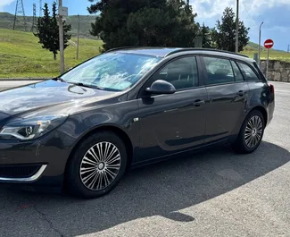 Vista frontale di un noleggio Opel Insignia Combi a Tbilisi, Georgia ✓ Auto #16568. ✓ Cambio Automatico TM ✓ 0 recensioni.