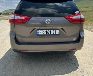 Toyota Sienna 2019 con sistema A trazione integrale, disponibile a Tbilisi.