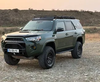Vista frontale di un noleggio Toyota 4 Runner a Tbilisi, Georgia ✓ Auto #16577. ✓ Cambio Automatico TM ✓ 0 recensioni.