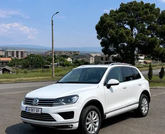 Noleggio Volkswagen Touareg. Auto Comfort, Premium, SUV per il noleggio in Georgia ✓ Cauzione di Senza deposito ✓ Opzioni assicurative RCT, SCDW, FDW, Passeggeri, Furto, Senza deposito.