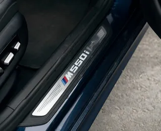 Motore Benzina da 4,4L di BMW 5-Series 2019 per il noleggio a Tbilisi.