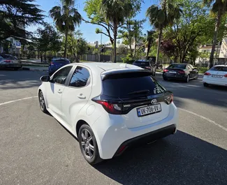 Noleggio auto Toyota Yaris 2023 in Georgia, con carburante Ibrido e 115 cavalli di potenza ➤ A partire da 110 GEL al giorno.