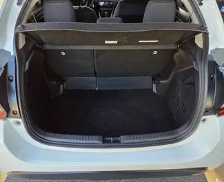 Motore Ibrido da 1,5L di Toyota Yaris 2023 per il noleggio a Kutaisi.