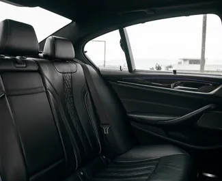 BMW 5-Series 2019 con sistema A trazione posteriore, disponibile a Tbilisi.