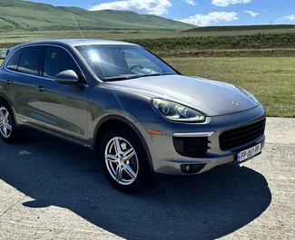 Noleggio Porsche Cayenne. Auto Premium, Lusso, SUV per il noleggio in Georgia ✓ Cauzione di Senza deposito ✓ Opzioni assicurative RCT, CDW, SCDW, FDW, Passeggeri, Furto, Senza deposito.