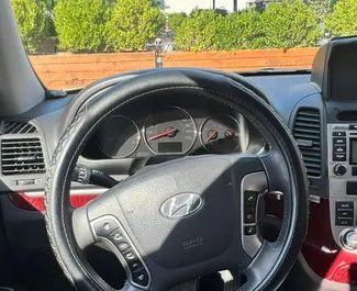 Hyundai Santa Fe 2013 disponibile per il noleggio a Durazzo, con limite di chilometraggio di illimitato.