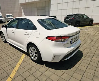 Noleggio Toyota Corolla Sedan. Auto Economica, Comfort per il noleggio in Georgia ✓ Cauzione di Deposito di 280 GEL ✓ Opzioni assicurative RCT, SCDW.