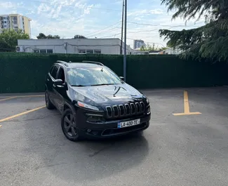 Motore Benzina da 3,2L di Jeep Cherokee 2016 per il noleggio a Tbilisi.