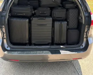Noleggio auto Toyota Sienna 2019 in Georgia, con carburante Benzina e 296 cavalli di potenza ➤ A partire da 120 GEL al giorno.