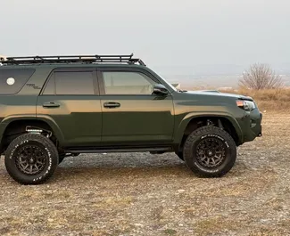Noleggio Toyota 4 Runner. Auto Comfort, SUV per il noleggio in Georgia ✓ Cauzione di Senza deposito ✓ Opzioni assicurative RCT, CDW, SCDW, FDW, Passeggeri, Furto, Senza deposito.
