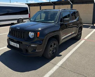 Vista frontale di un noleggio Jeep Renegade a Tbilisi, Georgia ✓ Auto #16563. ✓ Cambio Automatico TM ✓ 0 recensioni.