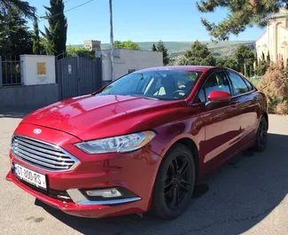 Vista frontale di un noleggio Ford Fusion Sedan a Tbilisi, Georgia ✓ Auto #16508. ✓ Cambio Automatico TM ✓ 0 recensioni.