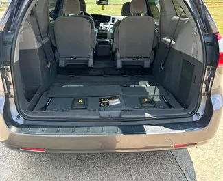 Noleggio Toyota Sienna. Auto Comfort, Monovolume per il noleggio in Georgia ✓ Cauzione di Senza deposito ✓ Opzioni assicurative RCT, SCDW, FDW, Passeggeri, Furto, Senza deposito.