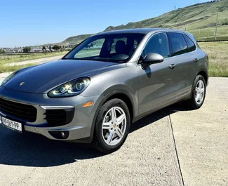 Porsche Cayenne 2018 disponibile per il noleggio a Tbilisi, con limite di chilometraggio di 250 km/giorno.