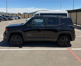 Noleggio Jeep Renegade. Auto Economica, Comfort, Crossover per il noleggio in Georgia ✓ Cauzione di Deposito di 250 GEL ✓ Opzioni assicurative RCT, CDW, SCDW, Passeggeri, Furto.