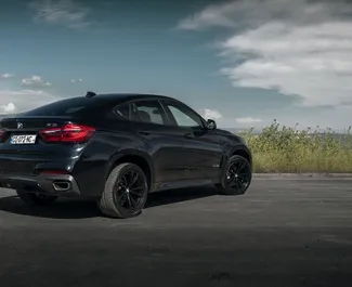 Noleggio BMW X6. Auto Premium, Crossover per il noleggio in Georgia ✓ Cauzione di Deposito di 540 GEL ✓ Opzioni assicurative RCT, FDW, Passeggeri, Giovane.