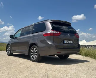 Motore Benzina da 3,5L di Toyota Sienna 2019 per il noleggio a Tbilisi.