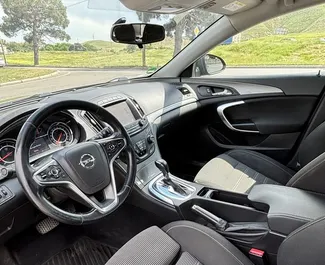 Opel Insignia Combi 2018 con sistema A trazione anteriore, disponibile a Tbilisi.