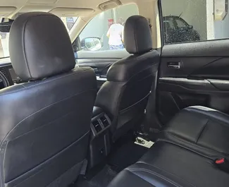 Noleggio Mitsubishi Outlander. Auto Comfort, Crossover per il noleggio in Georgia ✓ Cauzione di Senza deposito ✓ Opzioni assicurative RCT, FDW, Passeggeri, Furto.