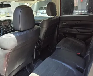 Mitsubishi Outlander 2019 disponibile per il noleggio a Tbilisi, con limite di chilometraggio di illimitato.