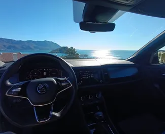 Vista frontale di un noleggio Skoda Kodiaq a Budva, Montenegro ✓ Auto #16536. ✓ Cambio Automatico TM ✓ 0 recensioni.