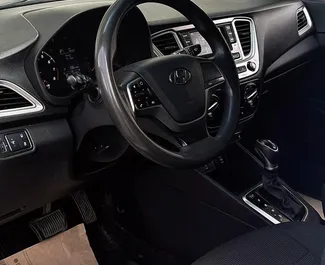 Hyundai Accent 2023 disponibile per il noleggio ad Almaty, con limite di chilometraggio di 200 km/giorno.