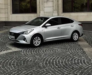 Vista frontale di un noleggio Hyundai Accent ad Almaty, Kazakistan ✓ Auto #16513. ✓ Cambio Automatico TM ✓ 0 recensioni.