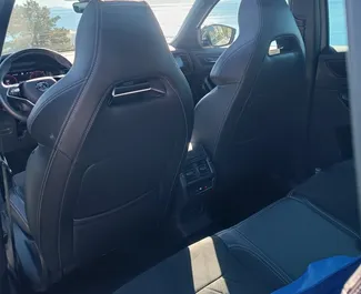 Interni di Skoda Kodiaq in affitto in Montenegro. Un'ottima auto da 7 posti con cambio Automatico.