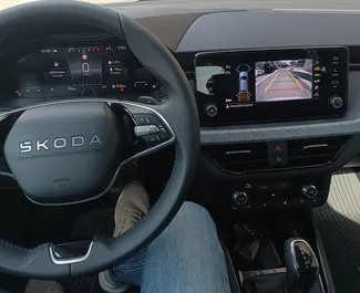 Vista frontale di un noleggio Skoda Kamiq a Budva, Montenegro ✓ Auto #16534. ✓ Cambio Automatico TM ✓ 0 recensioni.