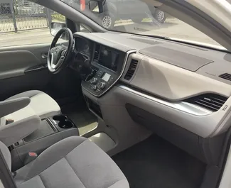 Motore Benzina da 3,5L di Toyota Sienna 2018 per il noleggio a Kutaisi.