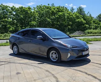 Interni di Toyota Prius in affitto in Georgia. Un'ottima auto da 5 posti con cambio Automatico.