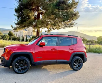 Vista frontale di un noleggio Jeep Renegade a Tbilisi, Georgia ✓ Auto #16529. ✓ Cambio Automatico TM ✓ 0 recensioni.