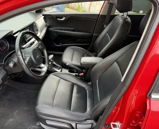 Motore Diesel da 1,6L di Kia Stonic 2022 per il noleggio all'aeroporto di Tirana.