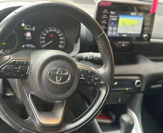 Noleggio Toyota Yaris. Auto Economica, Comfort per il noleggio in Montenegro ✓ Cauzione di Senza deposito ✓ Opzioni assicurative RCT, Passeggeri, All'estero, Senza deposito.