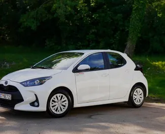 Noleggio auto Toyota Yaris 2024 in Montenegro, con carburante Ibrido e 105 cavalli di potenza ➤ A partire da 40 EUR al giorno.