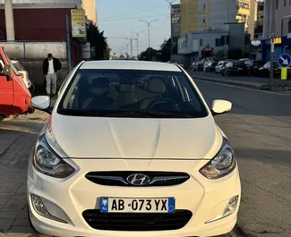 Vista frontale di un noleggio Hyundai Accent a Durazzo, Albania ✓ Auto #16526. ✓ Cambio Automatico TM ✓ 0 recensioni.