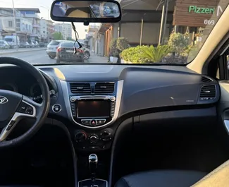 Hyundai Accent 2015 con sistema A trazione anteriore, disponibile a Durazzo.