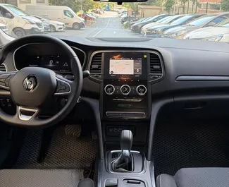 Motore Benzina da 1,3L di Renault Megane Sedan 2025 per il noleggio all'aeroporto di Antalya.